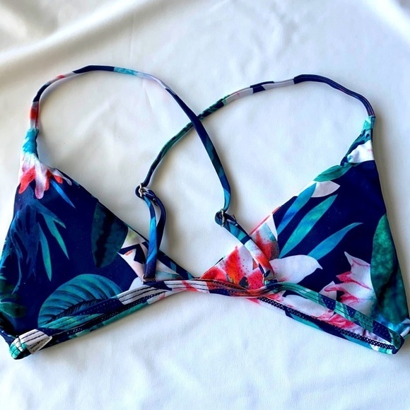CUPSHE Tropical Floral Two Piece Bikini - Picture 3 of 8